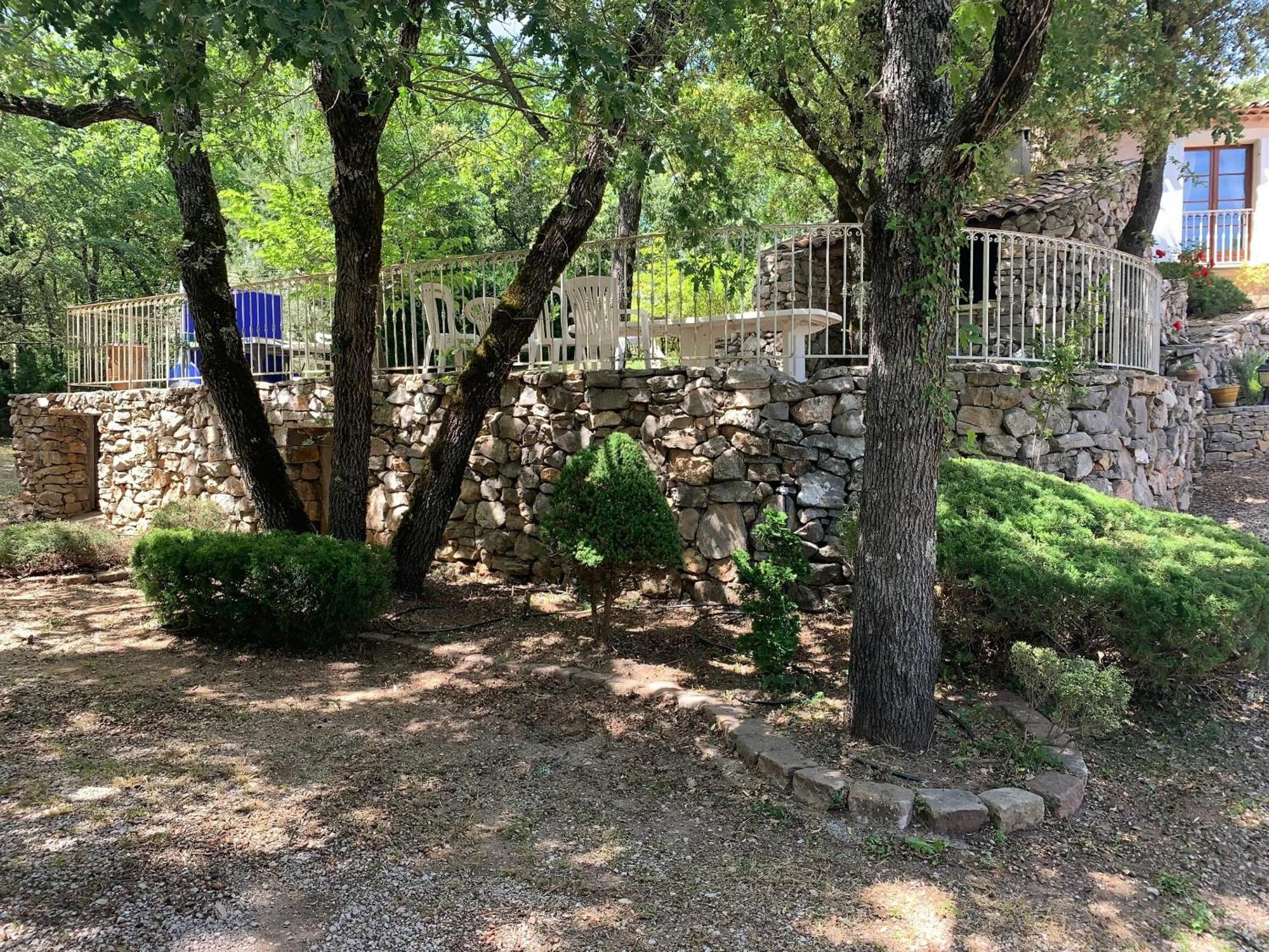 Villa Spacieuse Avec Piscine A Saint Maximin Exterior photo