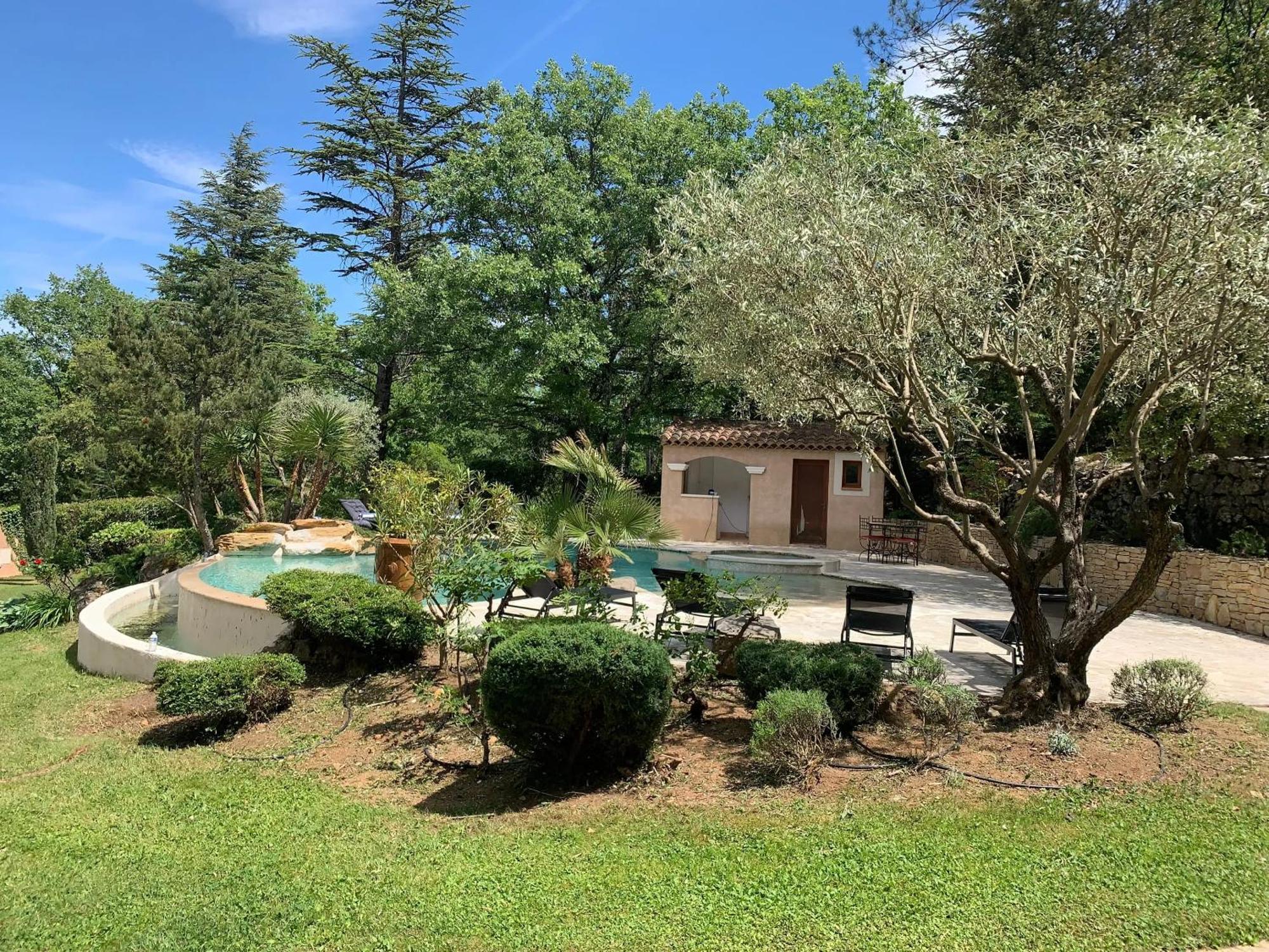 Villa Spacieuse Avec Piscine A Saint Maximin Exterior photo
